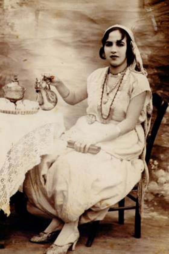 زليخة الجزائرية.. مناضلة اعدمها الفرنسيون بالرمي من الطائرة صورة رقم 1 زليخة الجزائرية.. مناضلة اعدمها الفرنسيون بالرمي من الطائرة صورة رقم 1