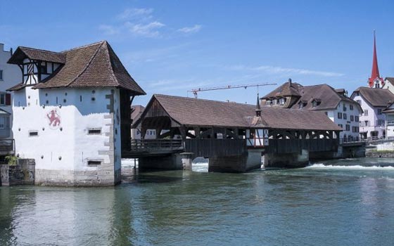 اغنى قرية في اوروبا ترفض توطين 10 لاجئين وتغرم بـ300 الف دولار صورة رقم 5