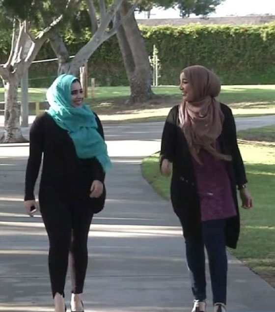 مؤيد ترامب يتهجم على فتاتين مسلمتين وحملة تعاطف معهما.. فيديو صورة رقم 17