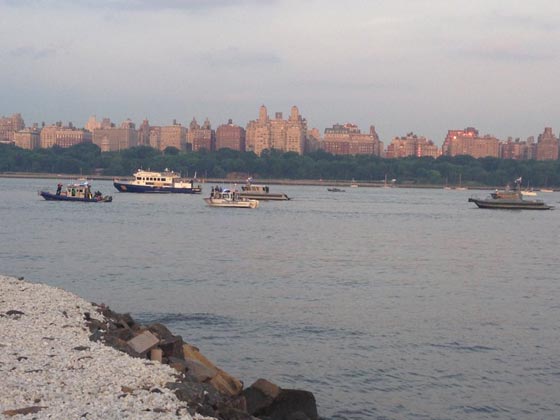 تحطم طائرة صغيرة في نيويورك ومقتل الطيار صورة رقم 1