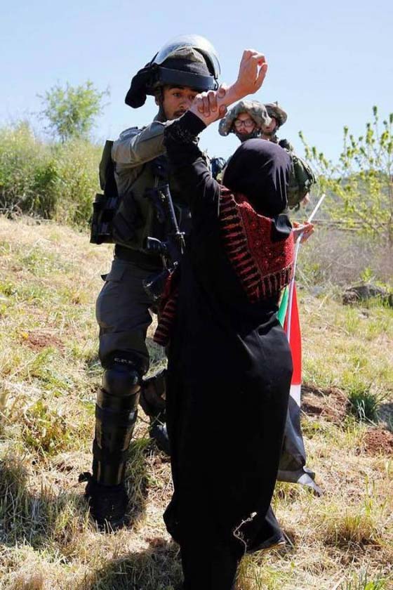  الجيش قتل صديقها دون توثيق فاصبحت اصغر صحافية يتابعها الالاف صورة رقم 6