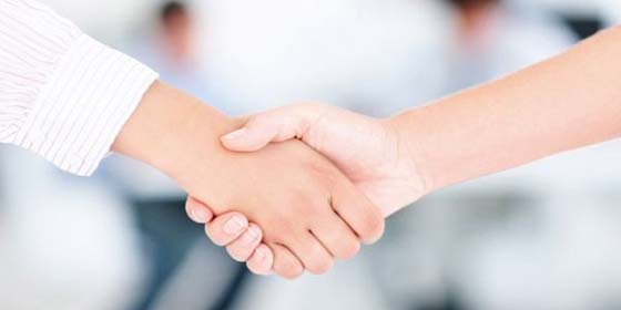 5000 يورو غرامة قد تفرض على طالبين مسلمين يرفضان مصافحة معلماتهما صورة رقم 4