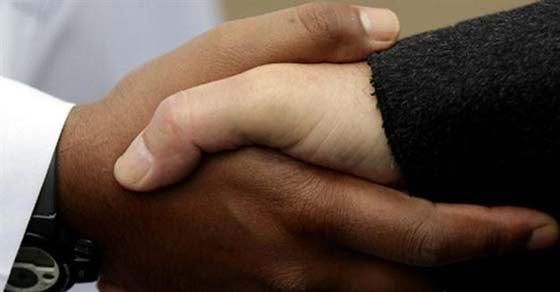 5000 يورو غرامة قد تفرض على طالبين مسلمين يرفضان مصافحة معلماتهما صورة رقم 3