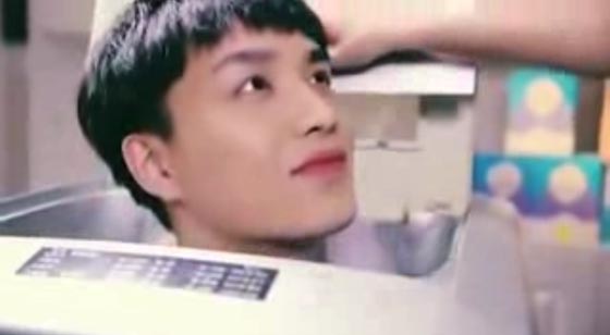 تحويل رجل من اسود الى ابيض يحرج شركة ويدفعها للاعتذار صورة رقم 2