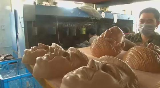 جديد في الصين.. اقنعة رموز سياسية للارتداء صورة رقم 1