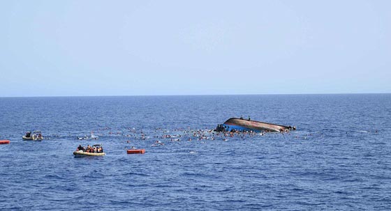 اخبار عن كارثة على الشاطئ الايطالي.. غرق سفينة تقل 400 مهجر صورة رقم 2 اخبار عن كارثة على الشاطئ الايطالي.. غرق سفينة تقل 400 مهجر صورة رقم 2