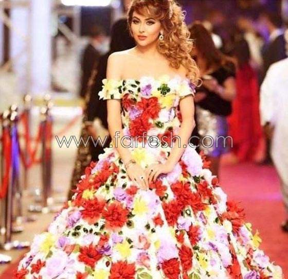 فنانات ظهرن بفساتين غريبة اثارت السخرية، منهن يسرا ومريم حسين صورة رقم 5