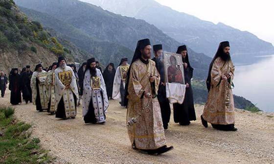 بوتين في جبل آثوس المقدس المحرّم على الاناث والحيوانات زيارته صورة رقم 3