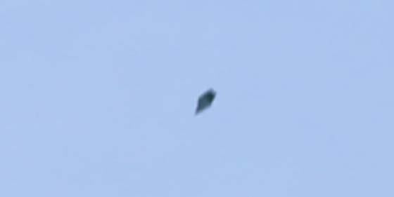  كاميرا ترصد جسما غريبا يحلق فوق قاعدة عسكرية امريكية.. فيديو صورة رقم 2