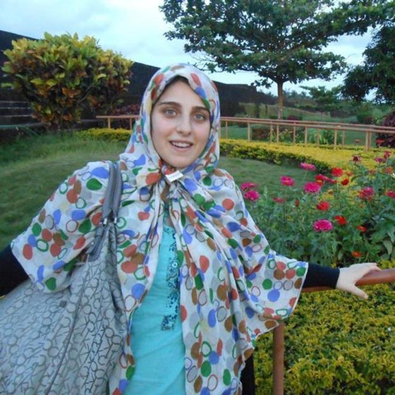 الاسلام يبهر ابنة سياسي ايطالي شهير.. يدفعها لاعتناقه وتغيير اسمها صورة رقم 2