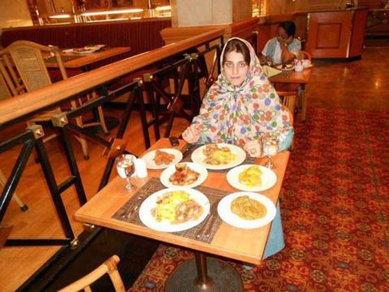 الاسلام يبهر ابنة سياسي ايطالي شهير.. يدفعها لاعتناقه وتغيير اسمها صورة رقم 4