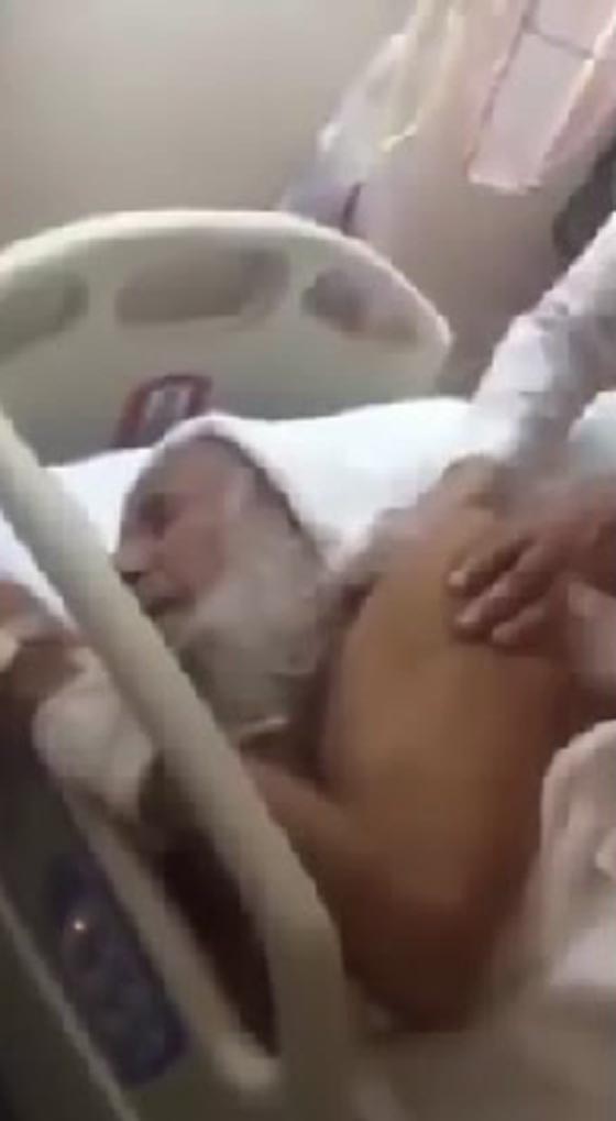 هكذا ردد الشيخ الكبير الاذان وهو تحت تأثير المخدر.. استمع اليه صورة رقم 2