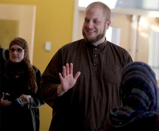 مسلمو اميركا للدواعش: انتم تحرقون القرآن وتسيئون لديننا صورة رقم 1