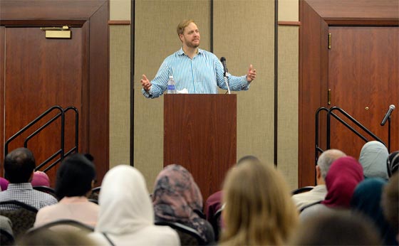 مسلمو اميركا للدواعش: انتم تحرقون القرآن وتسيئون لديننا صورة رقم 5