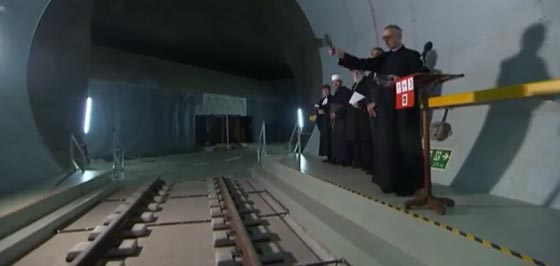 هل تعرف اين يقع اطول واعمق نفق في العالم؟ صورة رقم 1