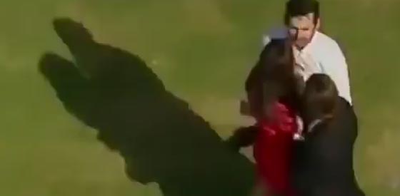 ضيوف حفل خاص يخوضون خناقة ساخنة.. شاهدهم صورة رقم 1