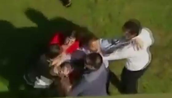 ضيوف حفل خاص يخوضون خناقة ساخنة.. شاهدهم صورة رقم 3