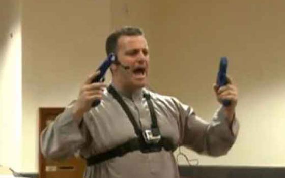 اميركا تنتفض.. والسبب قبول طالبة محجبة في كلية عسكرية صورة رقم 8