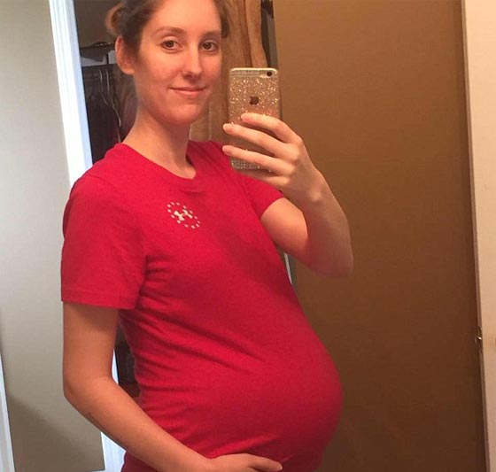 بامر قضائي.. امرأة تتناول مشيمتها!! صورة رقم 1