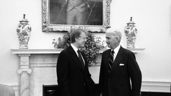 سري.. الخميني طمأن امريكا بعدم قطع النفط عنها واقام علاقة ودية معها صورة رقم 15