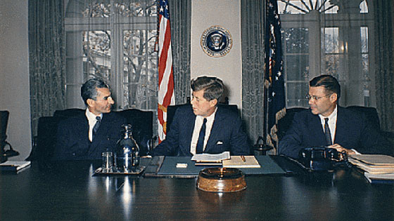 سري.. الخميني طمأن امريكا بعدم قطع النفط عنها واقام علاقة ودية معها صورة رقم 16