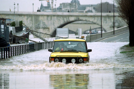 من ينقذ الموناليزا واللوفر؟! متاحف باريس تغرق بمياه الفيضانات صورة رقم 12