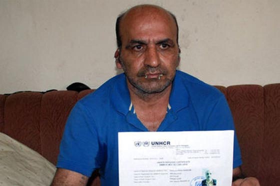 اخاطة الفم والاذنين.. طريقة احتجاج عملية للاجئ سياسي ايراني صورة رقم 3 اخاطة الفم والاذنين.. طريقة احتجاج عملية للاجئ سياسي ايراني صورة رقم 3