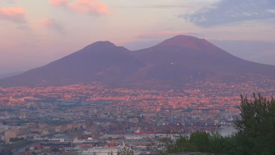 اهالي مدينة يتعايشون مع ثلاثين بركانا..تعلم منهم صورة رقم 1 اهالي مدينة يتعايشون مع ثلاثين بركانا..تعلم منهم صورة رقم 1