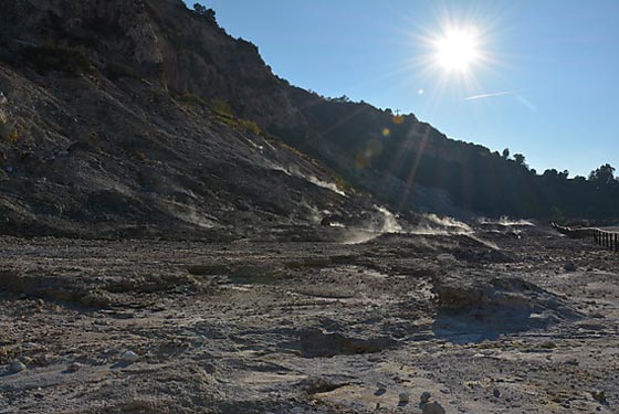 اهالي مدينة يتعايشون مع ثلاثين بركانا..تعلم منهم صورة رقم 3 اهالي مدينة يتعايشون مع ثلاثين بركانا..تعلم منهم صورة رقم 3
