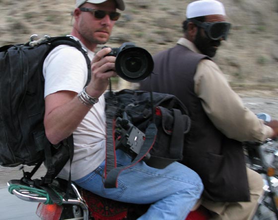 مقتل صحفي امريكي مخضرم ومترجم في كمين نصبته لهما طالبان صورة رقم 3 مقتل صحفي امريكي مخضرم ومترجم في كمين نصبته لهما طالبان صورة رقم 3