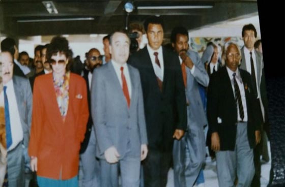 من تاريخه الانساني: محمد علي كلاي يقنع صدام حسين بالافراج عن رهائن صورة رقم 2