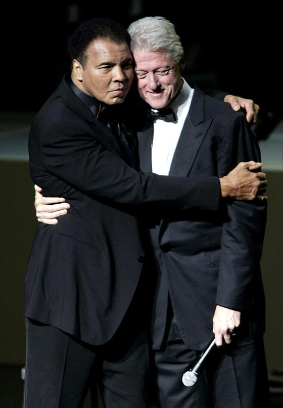 كلينتون واردوغان في مقدمة المشاركين بجنازة محمد علي كلاي صورة رقم 5 كلينتون واردوغان في مقدمة المشاركين بجنازة محمد علي كلاي صورة رقم 5