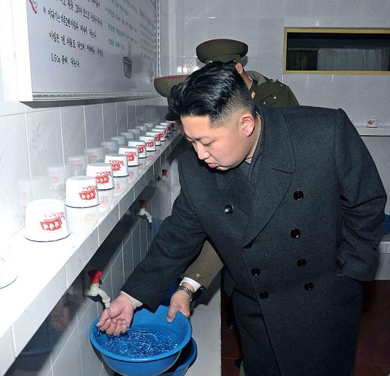 روايات واقاويل عن عائلة الزعيم الكوري.. منها انها لا تدخل الحمّام!! صورة رقم 6 روايات واقاويل عن عائلة الزعيم الكوري.. منها انها لا تدخل الحمّام!! صورة رقم 6