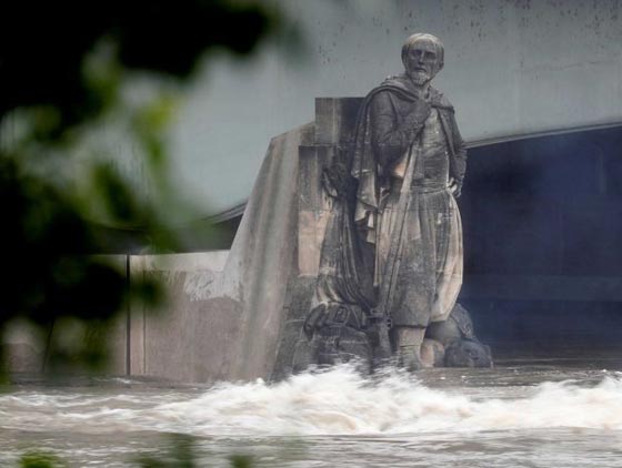 اللوفر ينتصر على الفيضانات ويستقبل زواره مجددا صورة رقم 3