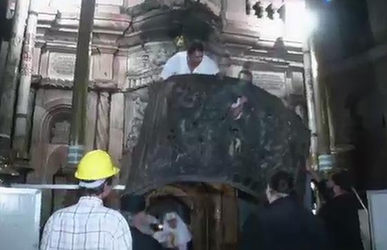 القدس تبدأ بترميم قبر السيد المسيح.. متخطية خلافات دينية قديمة صورة رقم 4