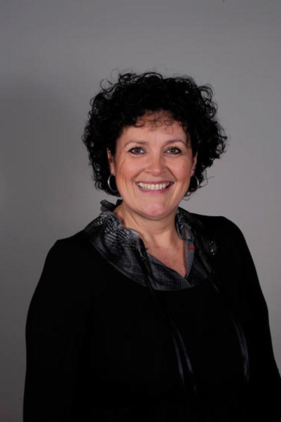 محلات تشغيل المحجبات تتعرض لحملة مسعورة من عمدة فرنسية صورة رقم 5