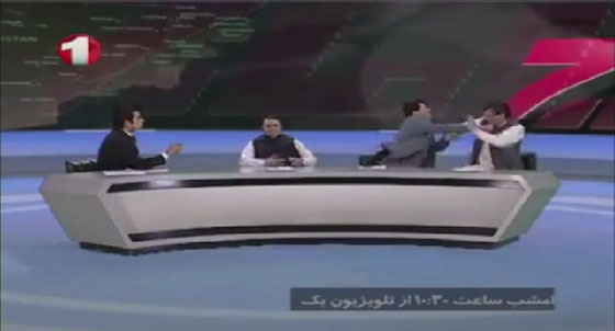 فيديو مثير.. حوار بين سياسيين افغان يتحول الى معركة طاحنة صورة رقم 2