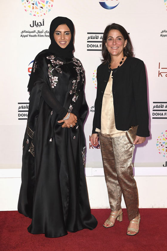 السفيرة الامريكية في الدوحة تعتذر عن انتشار فيلم مسيء للقطريين صورة رقم 4