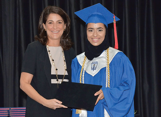 السفيرة الامريكية في الدوحة تعتذر عن انتشار فيلم مسيء للقطريين صورة رقم 5