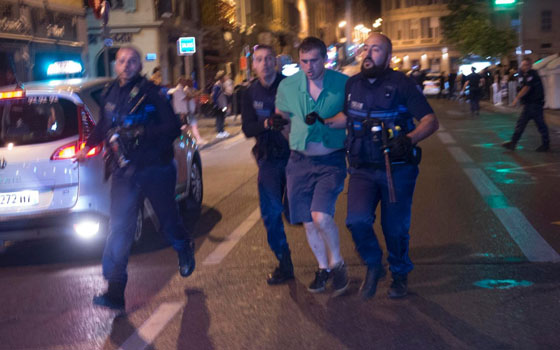 عشية انطلاق يورو 2016.. جماهير انجليزية تهتف باسم داعش في باريس صورة رقم 3