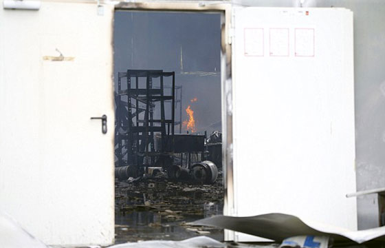  شجار على وجبات افطار يتسبب باحراق مخيم للاجئين في المانيا صورة رقم 1