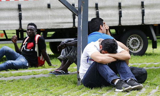  شجار على وجبات افطار يتسبب باحراق مخيم للاجئين في المانيا صورة رقم 6