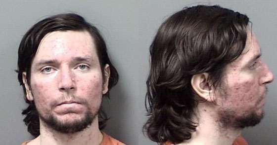 فيديو مثير.. معركة شرسة تخوضها ام مع رجل حاول خطف ابنتها صورة رقم 1