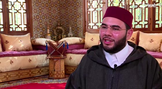 مقرئ مغربي يقلد صوت الشيخ عبد الرحمن السديس باتقان بالغ صورة رقم 1 مقرئ مغربي يقلد صوت الشيخ عبد الرحمن السديس باتقان بالغ صورة رقم 1