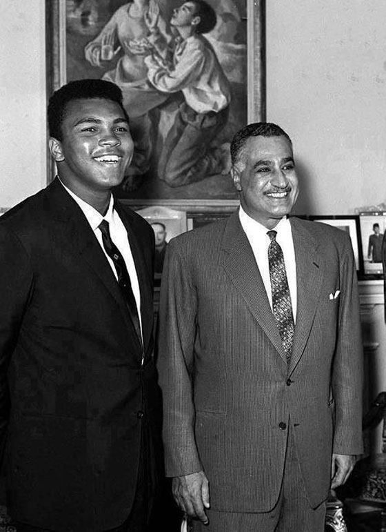 قبل تسليمه الرهائن.. صدام حسين لكلاي: لن اخذلك يا حاج محمد علي صورة رقم 10