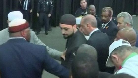 مشاجرة بين الحرس الشخصي لاردوغاون وحراس موكب محمد علي صورة رقم 1