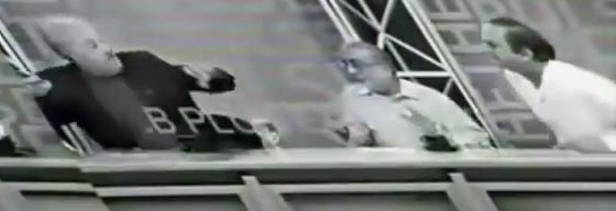  مشاجرات عنيفة رصدتها كاميرات البث المباشر في البرامج الحوارية صورة رقم 3