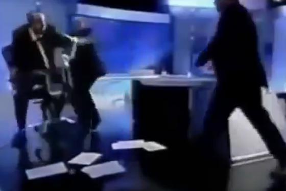  مشاجرات عنيفة رصدتها كاميرات البث المباشر في البرامج الحوارية صورة رقم 5