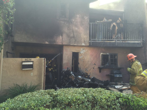 مصرع شخصين في اصطدام طائرة ببناية سكنية في كاليفورنيا صورة رقم 6