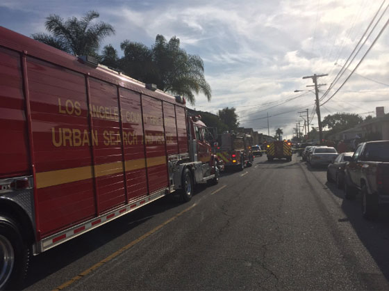 مصرع شخصين في اصطدام طائرة ببناية سكنية في كاليفورنيا صورة رقم 8